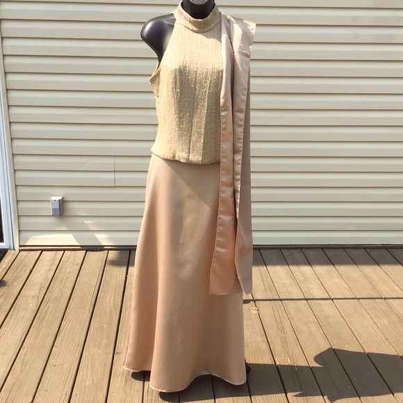 4 / $15 Dave & Johnny women’s gold skirt, top and shawl outfit - Picture 9 of 10